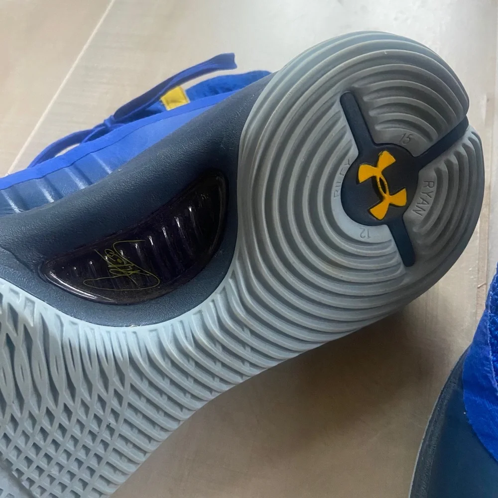 Stephen Curry Under Armour Curry 4 Basketball Shoes Youth 6.5 Blue Yellow